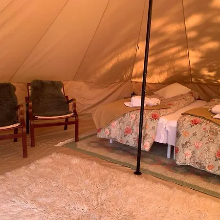 Glamping With Outdoor Wood-fired Hot Tub Οργανωμένο κάμπινγκ *